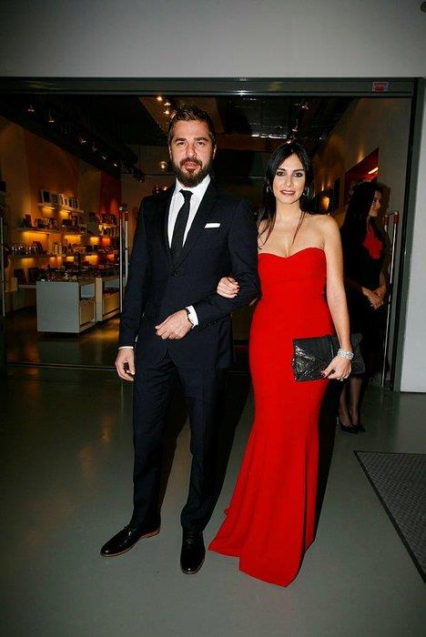 Fakat Nesliah, arkadana "Ben bu adamla evleneceim" demi.