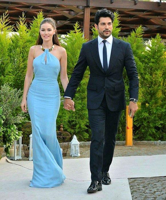 Bu uyum dier yapmclarn da dikkatini ekmi olacak ki, ift dizinin ardndan yeni bir film teklifi ald. Film setinde iki sevgiliyi canlandran ift, aniden fark ettiler ki oktan aka dmlerdi bile!