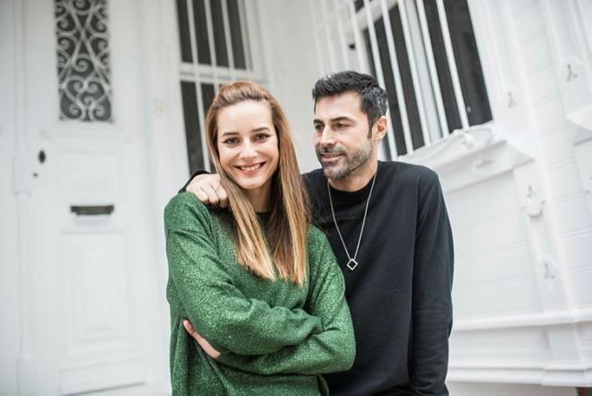 ift 4 yllk bir beraberliin ardndan 2005'te nikah masasna oturdu.