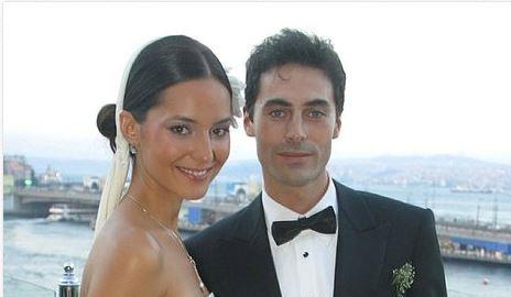 KIVAN KASABALI VE SEDEF AVCI    2001'de Miss Turkey gzellik yarmasna katlan Sedef Avc ve ei model Kvan Kasabal'yla bu yarmada tant.