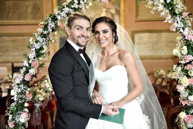 CANER ERKN VE KRAN OVALI    Caner Erkin neredeyse bir yldr kran Oval'y yakn takipteymi. Sosyal medyadan da takip ederek birok fotorafn beenmekle kalmayp gittii yerlerde de karsna kyormu.