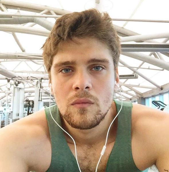 2014 ylnda rol ald Muhteem Yzyl dizisi ile yldz parlayan yakkl oyuncu dris Nebi Takan ergenlik dnemine ait bir fotorafn sosyal medyadan paylat.