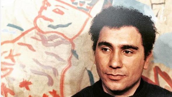 nl oyuncunun "1987 Kk Prens; ilk tiyatro ynetmenliim... yol arkadam Naz Erayda ile ilk iimiz..." notuyla paylat fotoraf grenlere deiimin bylesi dedirtti.