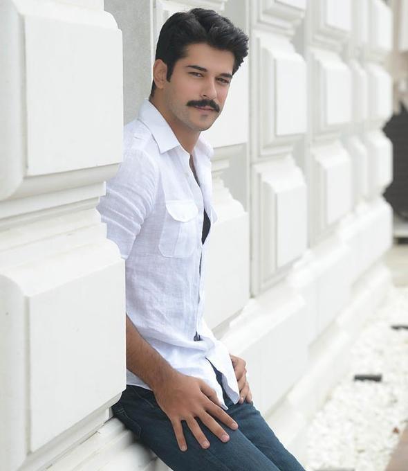 Yarmann sonucunda ''Gelecek Vaat Eden Model' olarak seilen Burak zivit 2005 ylnda katld yarmada ise birinci olmutu.