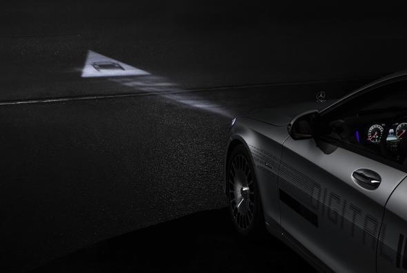 Digital Light teknolojisinin u an iin srclere gsterebilecei 10 farkl sembol bulunuyor. Bu sembollerin arasnda yol almas, karl yol, hz limiti ya da takip mesafesi gibi nemli uyarlar bulunuyor.