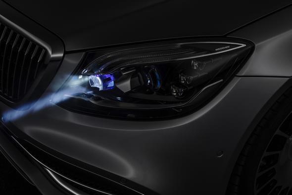 Otomobil farlarnda yepyeni bir dnem balyor. Almanlarn gelitirdii yeni bir teknoloji sayesinde hava karard anda yolda bakn neler greceksiniz?