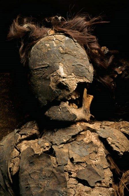 "Msrllar mumyalanm bedenin ruhun evi olduuna inanyorlard. Beden yok olursa ruh yolunu arrd," deniliyor Smithsonian web sitesinde.