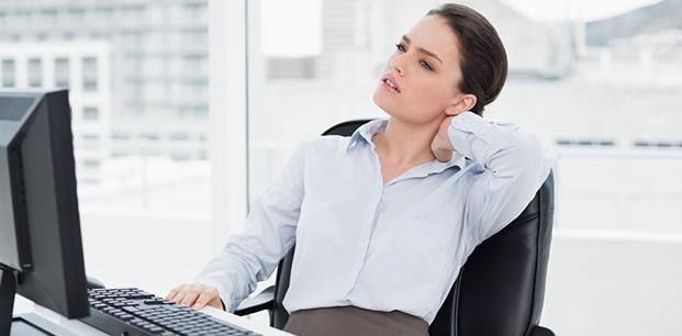 Ofiste oturma ekli<br>    Otururken mutlaka dik pozisyonda olun ve bunu alkanlk haline getirin. Doru oturma pozisyonunda diz eklemleriniz kala eklemlerinden daha yksekte olmal, ayak tabanlarnz yere tam olarak temas etmelidir. Otururken zaman zaman pozisyon deitirin. Ayn oturma pozisyonunu 30-40 dakikadan fazla devam ettirmemelisiniz. Ofiste masa sandalye bilgisayar ilikisi daima nerilen llere uygun olmal.