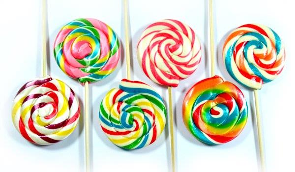 - Renklendirici madde ieren ekerlerin insan mutlu ettii dncesi de bu aratrma sonucunda rtlmtr. Bu ekerlerin insan saln olumsuz etkilemesinin yan sra ruh halini de etkiledii ve ocuklarda dikkat eksikliine neden olduu akland. erdii birok fabrika maddeleri vcudun yapsn bozarken karacieri yalandrdndan sivilcelenmeye de neden olur. Bu durumda kii, d grnnn bozukluu nedeniyle bunalma girebilir.