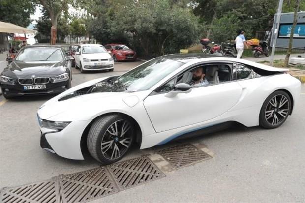 Arabasna alamadn syleyen popu &#8220;Spor modelleri sevdiim iin bunu semitim.