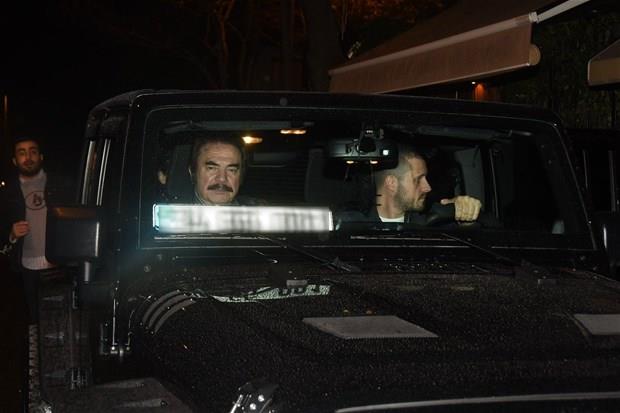 Orhan Gencebay ei Sevim Emre, olu Gkhan Gencebay ve nianls Seda ile nceki akam Etiler&#8217;deki Gnaydn Restaurant&#8217;ta yemek yemedi.