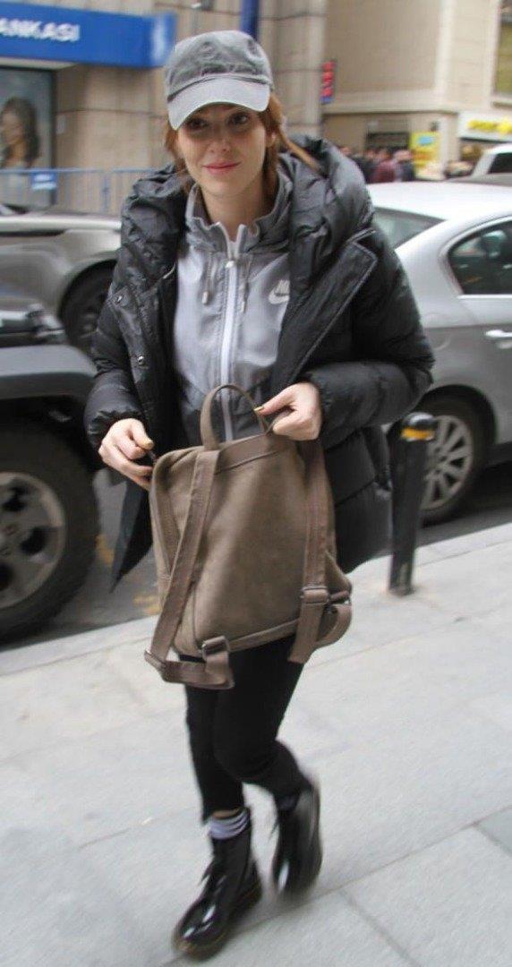 Kiralk Ak dizisiyle yldz parlayan Elin Sangu nceki gn Nianta'ndayd.