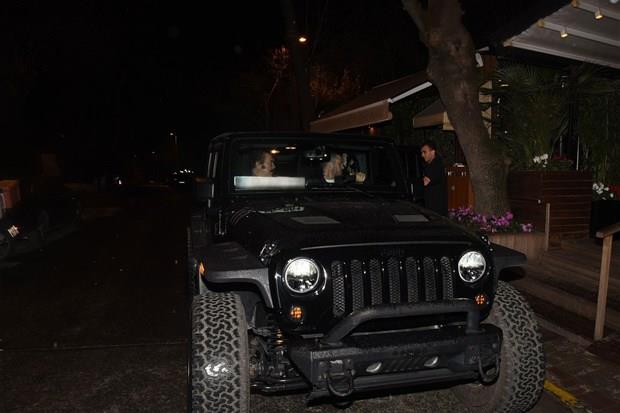 Orhan Gencebay&#8217;n Rubicon marka 600 bin TL'lik cipi olu Gkhan&#8217;a hediye ettii renildi.