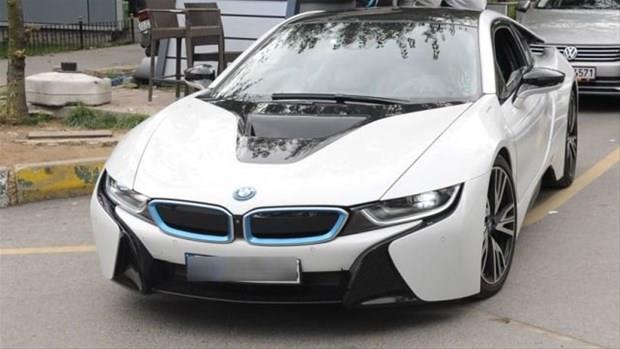 Berkay geen haftalarda 900 bin TL&#8217;ye ald BMW otomobili ile Bebek&#8217;teydi.