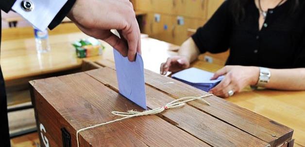 YSK, seime katlacak 10 partiyi, AK Parti, BTP, BBP, CHP, DP, HDP, yi Parti, MHP, Saadet Partisi ve Vatan Partisi olarak aklamt. HDAPAR 11. parti oldu.  TE SEME GRECEK PARTLER...