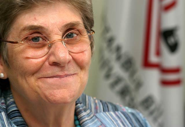 Prof.Dr. Canan Karatay Gaziosmanpaa&#8217;da dzenlenen bir seminerde yapt aklamalar ile yine tm dikkatleri stne ekti. Kanser etkisi yaratan rnler hakknda aklamalarda bulunan Karatay besinlerle ilgili doru bilinen yanllar hakknda da eitli bilgiler verdi. te Canan Karatay&#8217;n son aklamalar&#8230;