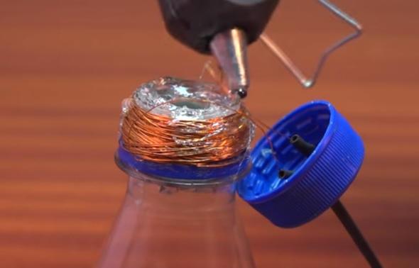 Son olarak kapan mknatsa yapmas iin tutkal kullanyoruz.