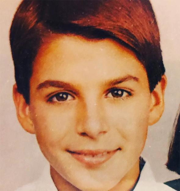 Gnsr'un takipileri fotorafn altna; &#8216;Kk ya da byk, hep yakklymsnz. nl olacanz o zamandan belliymi, baklarnz yeter!' yorumunu yapt.