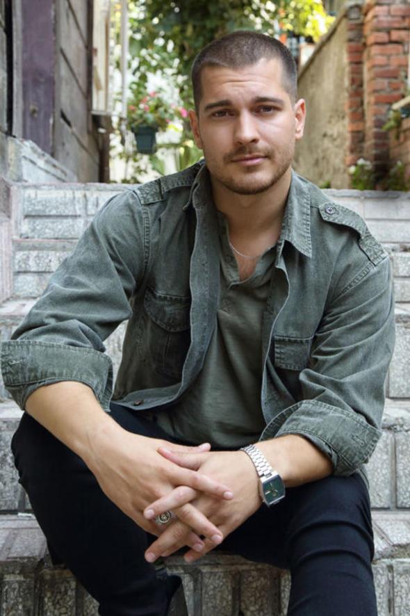 O ufaklk, en son erde dizisi ile ekranlarda frtnalar estiren aatay Ulusoy'un ta kendisi!