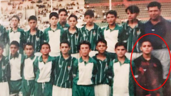 ukur dizisinde canlandrd Vartolu karakteri ile ekranlarda boy gsteren Erkan Kolak Kstendil'in futbolculuk dnemine ait bir fotoraf ortaya kt.