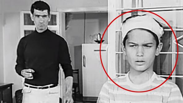 En son 'Ekya Dnyaya Hkmdar Olmaz' dizisinde 'Hakk' karakterini canlandran oyuncu Levent zdilek 1967 ylnda rol ald 'Benim Adm Kerim' filminden bir karesini sosyal medyada paylat.