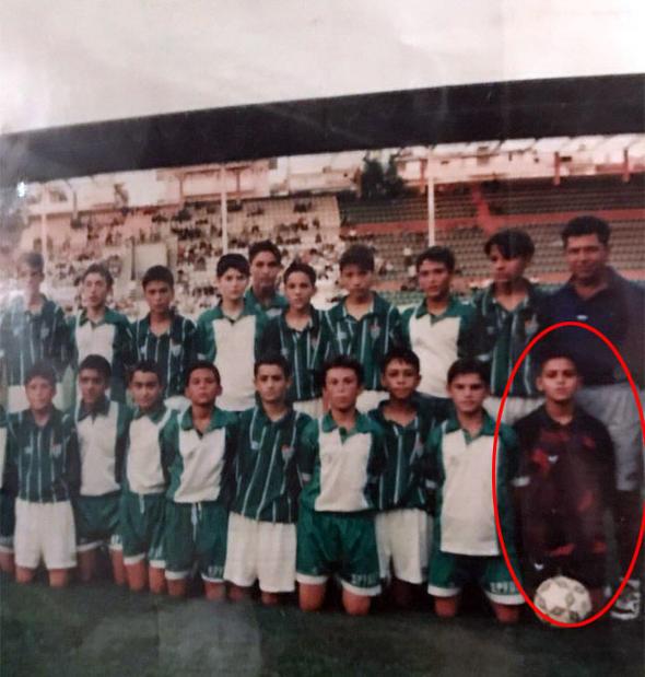 Galatasaray'a profesyonel imza atmaya yaklamtm ama Faruk Sren ynetimi istifa edince ynetim deiti ve balantlarm kaybettim. Bir gece sinirlendim ve konservatuvar snavna girmeye karar verdim. O noktaya kadar oyunculuk aklmda yoktu.