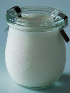 Yo�urt     Hem mideye, hem de karaci�ere inan�lmaz faydalar� olan yo�urt, v�cudu toksinlerden ar�nd�r�yor.