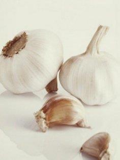 So�an ve sar�msak     K�t� kokusundan �ikayet edenler i�in kavrulmu�unu �neriyoruz. Fakat kesinlikle yemeniz gereken iki besin! Bu besinler karaci�erinizi temizlemenizin yan� s�ra bir�ok hastal�ktan ve rahats�zl�ktan sizi koruyacak.