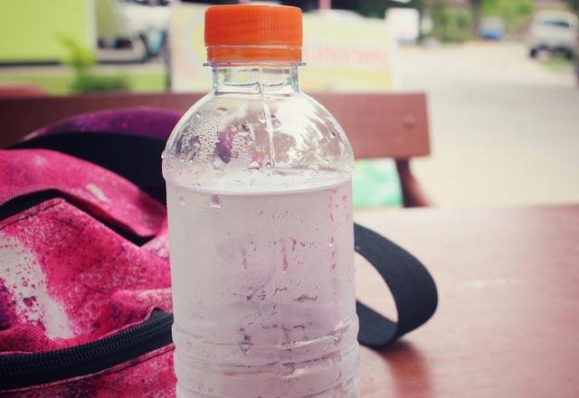 Fazla miktarda souk su tketmek mide ars, karn ars ve kabzlk gibi sindirim sitemi sorunlarna neden olabilir.