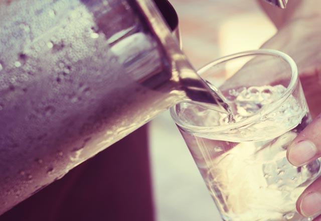 Vcuttaki mukusun artmasna neden olan etkenler arasnda souk su tketimi yer alr. Baklk sistemine zarar veren bu durumun ilerde daha ciddi salk sorunlarna neden olmamas iin souk su tketimini azaltmanzda fayda var.