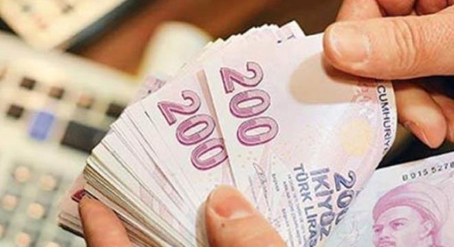 Memur emeklilerine enflasyona bal fark, SSK ve Ba-Kur emeklilerine ise maa ve ek deme zamm verilecek. Yallk aylyla evde yaknlarna bakanlarn geliri de artacak