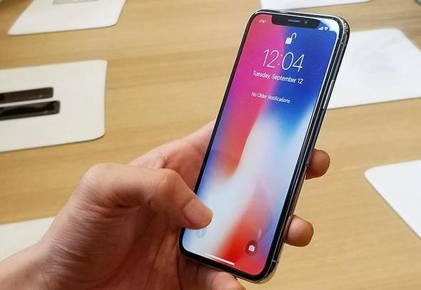 iPhone X  <br>  n kamera: 7 MP  Arka kamera: Her biri 12 MP ift kamera