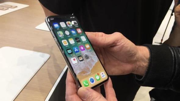 iPhone X<br>    Depolama hafzas: 64/256 GB  Bellek: 3 GB GB RAM