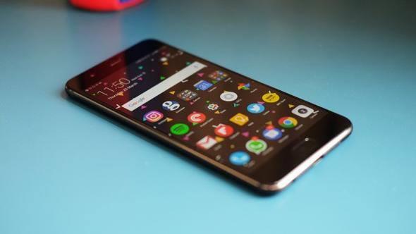 Huawei P10 Plus<br>    Depolama hafzas: 64/128 GB  Bellek: 4/6 GB RAM