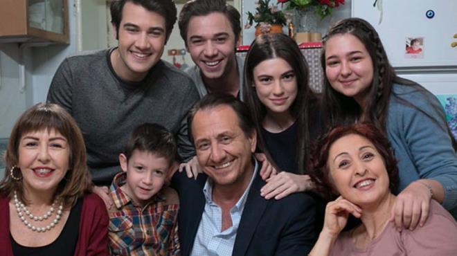 KANAL D'NN TEK VAZGEEMED; Arka Sokaklar ise tm yaynda olan diziler arasndan, paay kurtaran olacak. Yaynna gelecek sezon devam edecei iddia edildi.