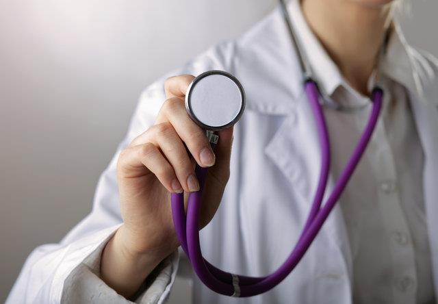 PROTON TEDAVS HER TMRE UYGUN DEL    Kongre Bilimsel Program Sekreteri Prof. Dr. Gkhan zyiit ise "proton terapi"ye ilikin "Proton tedavilerinin zellikle ocukluk a kanserleri, uveal melanom ve kafa kaidesi tmrleri dnda etkinliini gsteren net tbbi kantlar henz bulunmamaktadr" dedi.