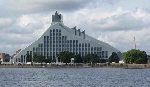 Letonya'da geici oturma izni alabilmek iin 250 bin euro deerinde bir mlk satn almak lazm.