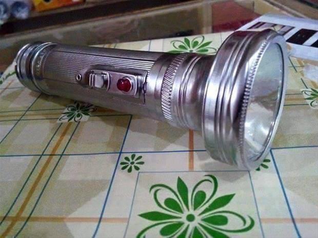 El feneri<br>    Gaz lambalarndan sonra tanabilir bir k arac olarak kullanlan ve lkedeki istinasz her evde en az bir tane bulunan bu model fenerler sar k yayard. Byk pille alan el fenerleri ok kymetli grld iin ocuklarn eline verilmezdi.