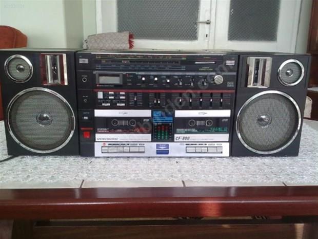 Kasetalar  <br>  Birbirinden farkl modelleri mevcut olsa da her zaman en ok tercih edilenleri son model olanlar ve en az iki kaset haznesi bulunanlar idi. Ses dzeyi ve kasedi ileri-geri sarma ile kayt zellii olduka sk kullanlan zellikleriydi.