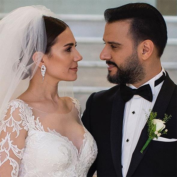 Cumhurbakan Erdoan nl ifte iyi dileklerini sunduktan sonra evlilik czdann Buse Varol&#8217;a verdi.