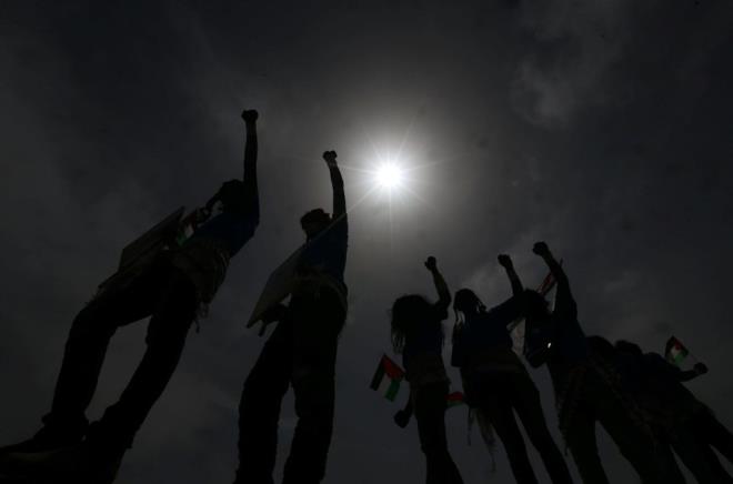 srail polisi gsterilere katlan Filistinlilere ate aarak 6 kiiyi ldrd, ok sayda kiiyi yaralad.