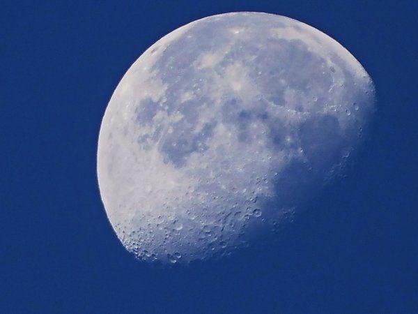 Rus kozmonot Oleg Artemev, Uluslararas Uzay stasyonundan gerekletirdii video ekiminde Ay'n batmn ilk kez bu kadar net gzler nne serdi.