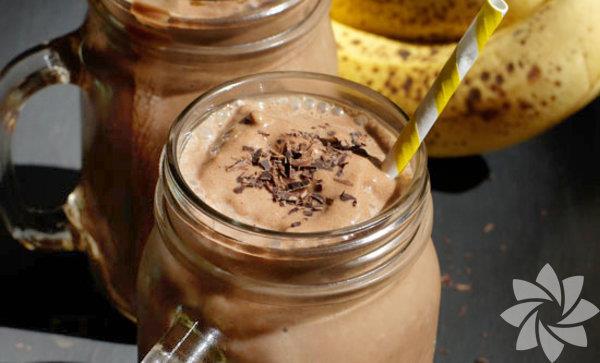 Strong Chocolate Shake - Eat Pro Diet  <br>  Diyet denince hemen hepimizin aklna shakeler geliyor. Protein ierii yksek, besleyici ve uzun sreler tok tutan bu lezzetli iecekler zellikle sporcularn vazgeilmezi. Durum byleyken, Eat Pro Diet gibi salkl beslenme dostu bir mekann shakelerini denememek olmaz. Biz balang olarak protein tozu, keiboynuzu, i fndk, muz ve yulaf ieren "Strong Chocolate" neriyoruz!