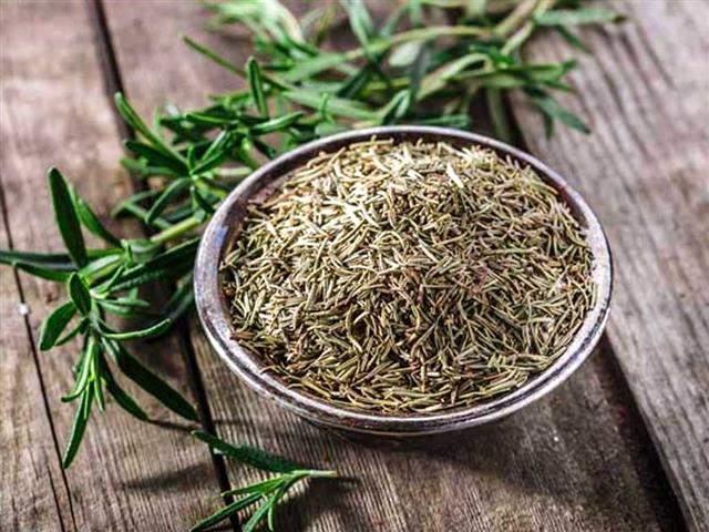 4. Biberiye  <br>  Biberiyenin ierisinde bulunan ac maddeler, glikozit, doal asitler ve uucu yalar metabolizmay hzlandrarak demin vcuttan atlmasn salar. Biberiye, kiraz sap ve funda yapra gibi bitkilerin aylar kilo vermek isteyenler iin ara nlerde tketilebilecek en etkili aylardr.