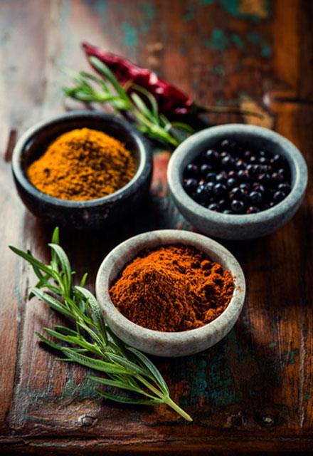 Baharatlar: Baharatl yemekler mide mukozaya zarar ve rahatszlk verebilir, ayrca midenizde asit retimini de artrr. Sonu olarak sindirim sisteminde birok sorun ortaya kabilir.