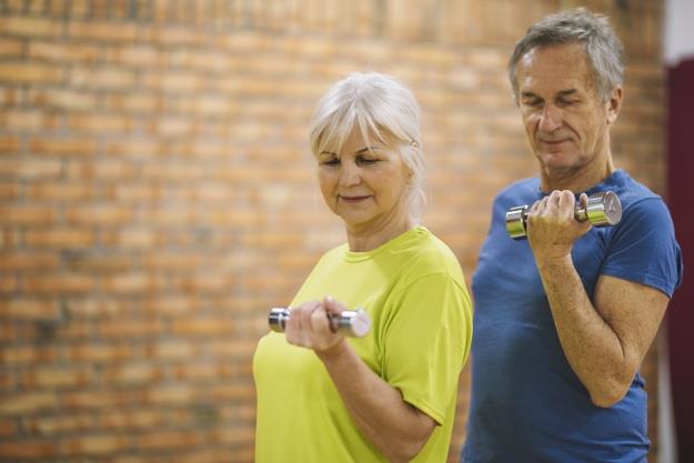 Egzersiz deyip gemeyin<br>    Dzenli egzersizin kan basncn drd bir gerek. Ancak ar scak ve nemli havalarda egzersizin sv dengesinde ciddi oynamalara yol aabildii, scaklk yorgunluu ve s arpmas riskini de artrabildii biliniyor. Dolaysyla ar scakln sz konusu olduu gnler egzersiz yaplmamas daha doru.