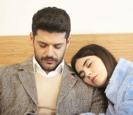 Kald ki Ad:Zehra, kendisi gibi cumartesi akamlar yaynlanan Fazilet Hanm ve Kzlar, Yeni Gelin ve Kanal D'nin son bombas nsanlk Suu ile pek ba edebilir halde deildi.