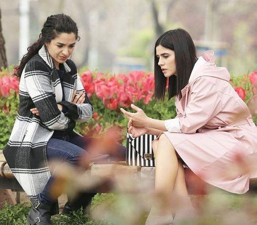 Balad gnden bu yana Ad: Zehra, ilk 5 ierisine giremedi reyting sonularnda. lk balarda 4.33 reyting alan dizi son haftalar da 3 reytinglere geriledi. Normalde byle reytingle devam eden bir dizi yeni sezona tanmaz. Ancak yaz sezonuna yakn, yeni bir yaz dizisi gelene kadar bekletildi.