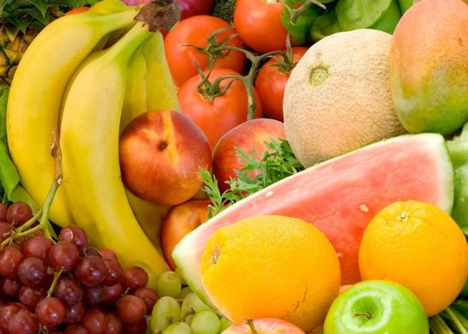 KARPUZ VE MEYVE YEMEYN Sahurda kesinlikle meyve yemeyin! Bu szler Profesr Doktor Canan Karatay'a ait. zellikle de yaz aylarnn vazgeilmesi karpuzu hi nermiyor. Sebebini yle izah ediyor ; -"Sahurda hi meyve yemeyin nk meyve ekerdir sizi susatr. Karpuzun ise lifi olmad iin kan ekerini aniden ykseltir ve ok abuk acktrr"