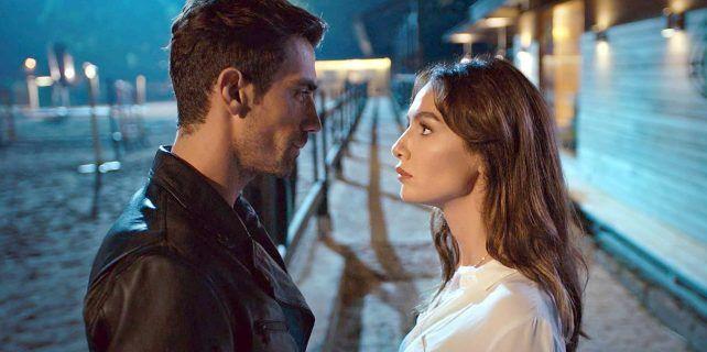 SYAH BEYAZ AK FNAL YAPIYOR AMA; Dizi son dnemlerde reyting kayb yayordu, dizi iin Tv8 ile grmeler yapld ama sonu alnamad. Hi bir kanal ile anlama salayamayan yapm, final senaryosunu ak brakmaktan vazgeti. Siyah Beyaz Ak 34.blm ile final yapacakt.